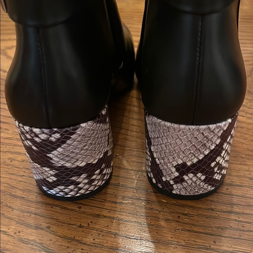 Vince Camuto laiklen Snakeskin Heel Ankle Bootie - Picture 8 of 13
